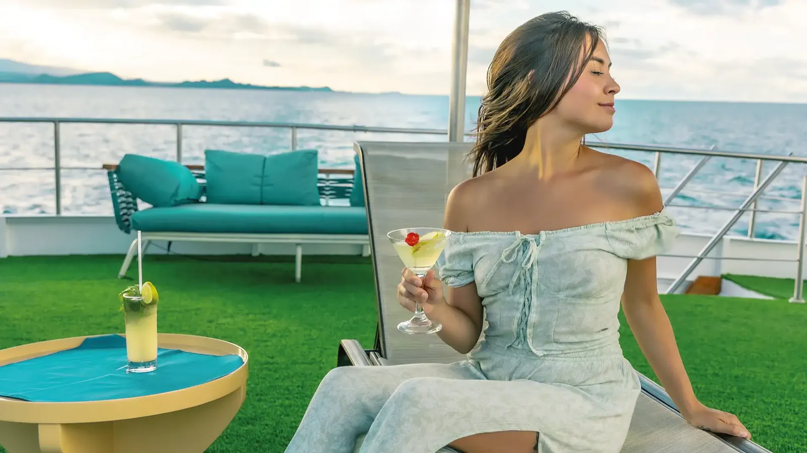 Bonita Yacht — Guests on the upper deck