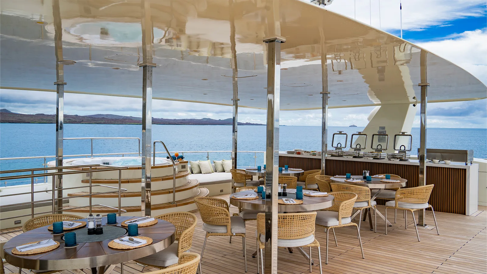 Monique Yacht — Sky deck dining