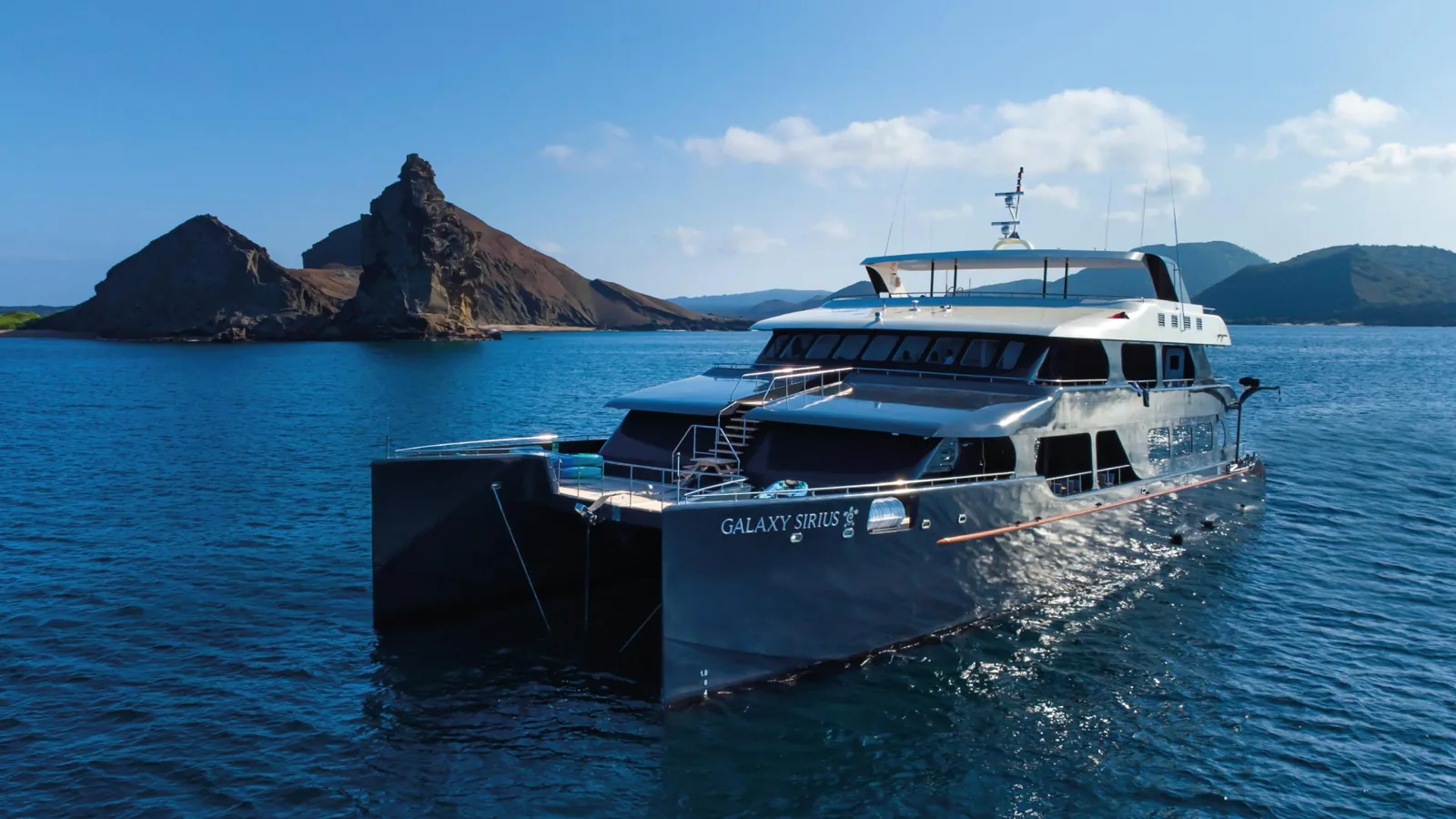Sirius Yacht — Side view